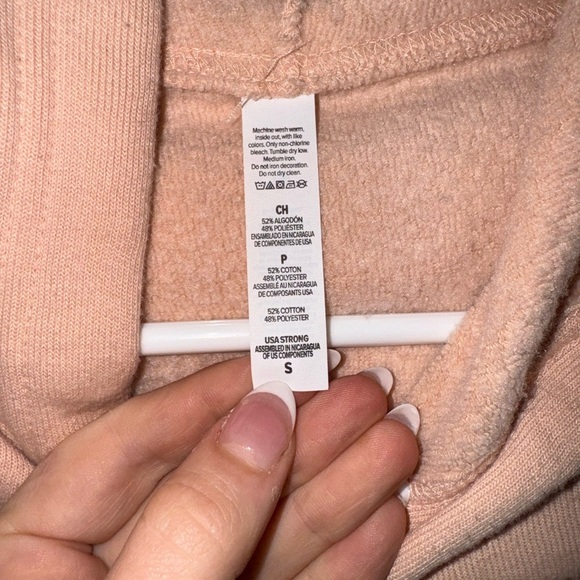 Graphic Finance Cropped Pink Hoodie - Size Small 🩷 - Picture 3 of 4
